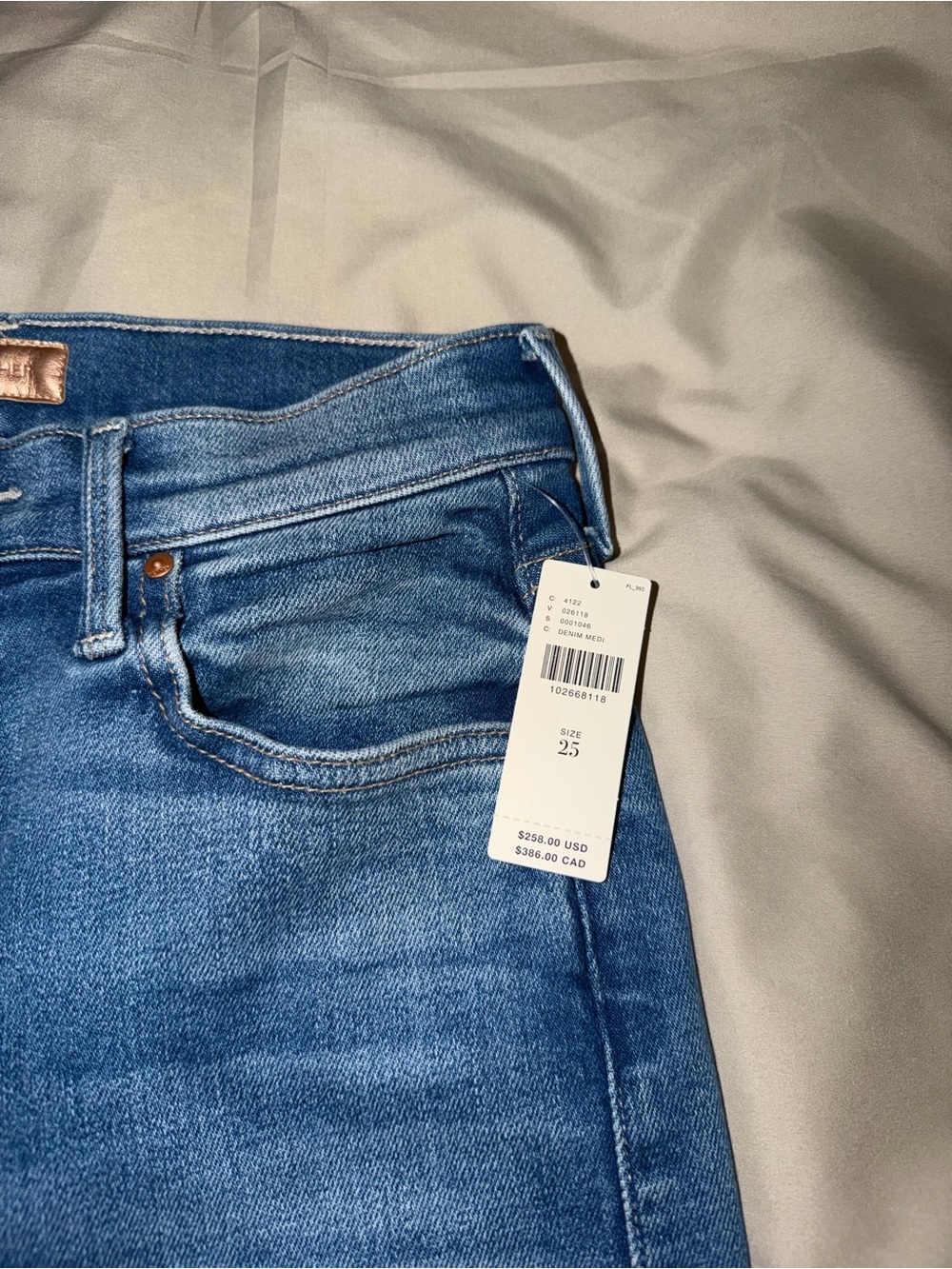 Mother Mid-Rise Rambler Zip Ankle in Piece by Piece NWT 25” - Picture 6 of 8